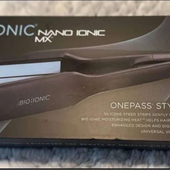 Bio Ionic OnePass Styling Iron - Black - Picture 1 of 2